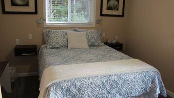 1 bedroom, desk, WiFi, bed sheets