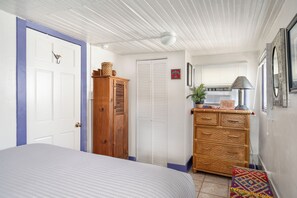 1 habitación, tabla de planchar con plancha, wifi gratis y ropa de cama 