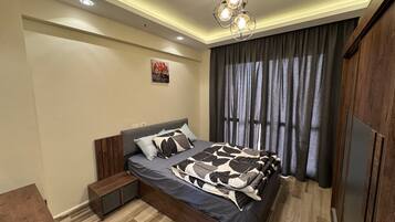 2 bedrooms, iron/ironing board, WiFi