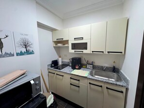 Fridge, oven, stovetop