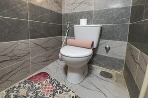 Shower - CK. 209 . Spacious 2BR Apt., 2 BA, Gated Community (Sheikh Zayed City)