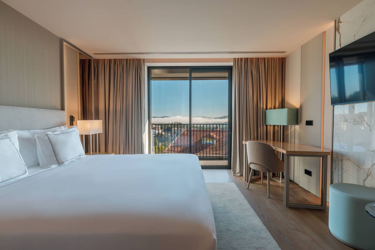 Melia Room | Minibar, in-room safe, desk, blackout curtains