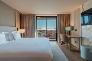 Minibar, in-room safe, desk, blackout curtains - Meliá São João Da Madeira (São João da Madeira)