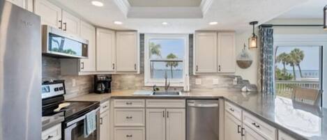 Fridge, microwave, stovetop, dishwasher