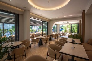 Petit déjeuner buffet compris tous les jours