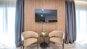 Suite superior, balcó, vistes al mar | Bany | Dutxa, articles de tocador gratuïts, assecador de cabells i sabatilles