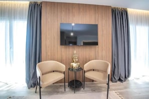Superior Suite, Balcony, Sea View | Bathroom | Shower, free toiletries, hair dryer, slippers