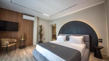 Junior Suite, Balcony, Sea View | Minibar, in-room safe, desk, blackout drapes