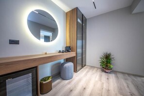 Junior Suite, Balcony, Sea View | Minibar, in-room safe, desk, blackout curtains - Noam Luxury Hotel (Sarande)