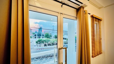 Momento Hotel and Cafe