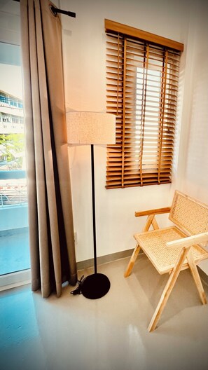 Desk, laptop workspace, soundproofing, free WiFi - Momento Hotel and Cafe (Khon Kaen)