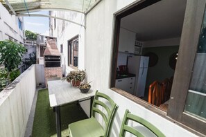 Apartamento, 4 quartos, sacada, vista para a cidade | Sacada