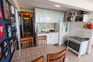 Apartamento, 2 quartos, para fumantes, sacada | Sala de jantar