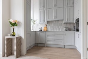 Fridge, dishwasher, coffee/tea maker, toaster