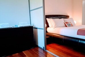 1 bedroom, in-room safe, iron/ironing board, free WiFi