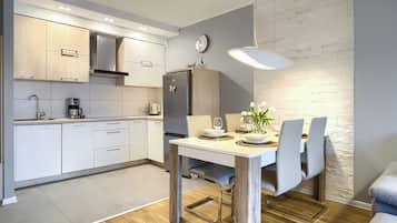 Departamento (19) | Cocina privada | Refrigerador, parrilla de estufa y tetera eléctrica