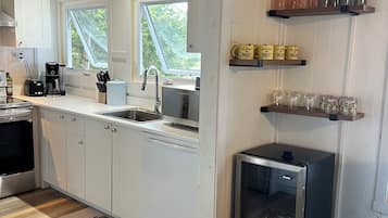 Fridge, microwave, oven