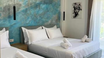 Triple Room, Balcony, Partial Sea View | Desk, free cribs/infant beds, free WiFi, bed sheets