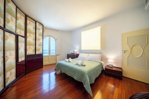4 chambres, fer et planche à repasser, Wi-Fi, draps fournis