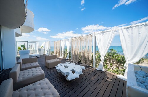 Primafila - Luxury Beach Villa & Private Jacuzzi