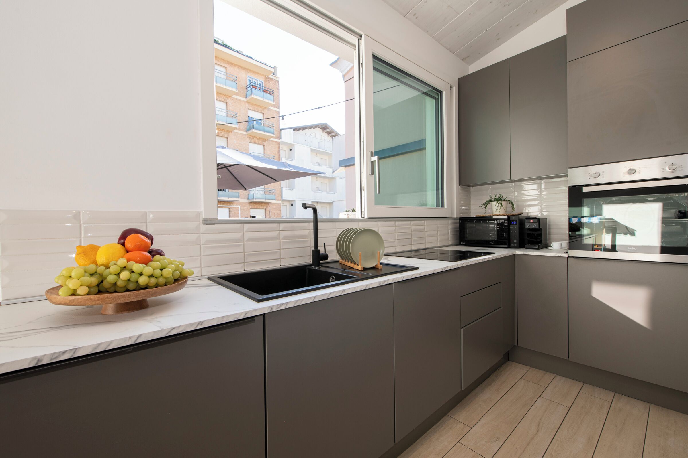 Fridge, microwave, oven, stovetop