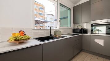 Fridge, microwave, oven, stovetop