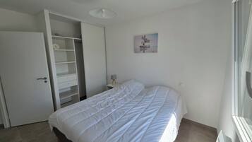 3 bedrooms, iron/ironing board, travel crib, free WiFi