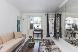 Smart TV - Charming Garden flat in Central London with FREE WiFi (London)