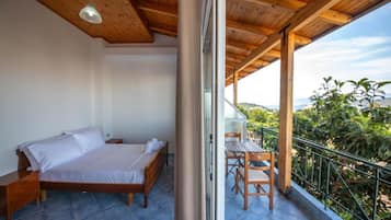 Suite, 2 chambres, balcon, vue mer | Wi-Fi gratuit, draps fournis