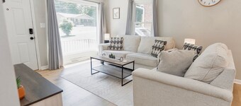 Cozy Pet Friendly 3BR - Fenced Yard - 1Mi HPU & DwnTwn - Furniture Market