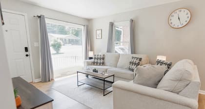 Cozy Pet Friendly 3BR - Fenced Yard - 1Mi HPU & DwnTwn - Furniture Market