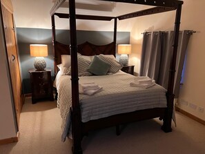 2 habitaciones, tabla de planchar con plancha y cuna de viaje 