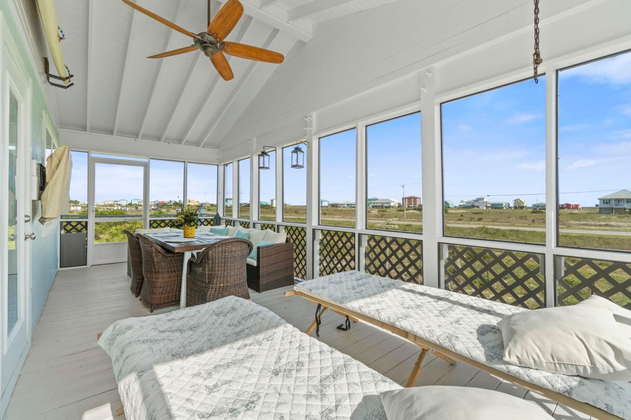 House, Multiple Beds (Latitude Adjustment Beach House) | Outdoor dining