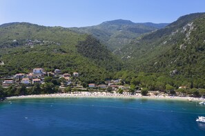 Plage à proximité, chaises longues