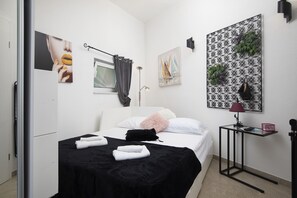 1 habitación, tabla de planchar con plancha, wifi gratis y ropa de cama 