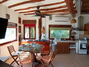 Microwave, oven, stovetop - Casa Bambú Holbox beachfront. Private garden 1000 m2 (Holbox)