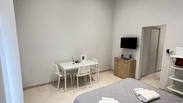 2 Schlafzimmer, Bügeleisen/Bügelbrett, kostenloses WLAN, Bettwäsche