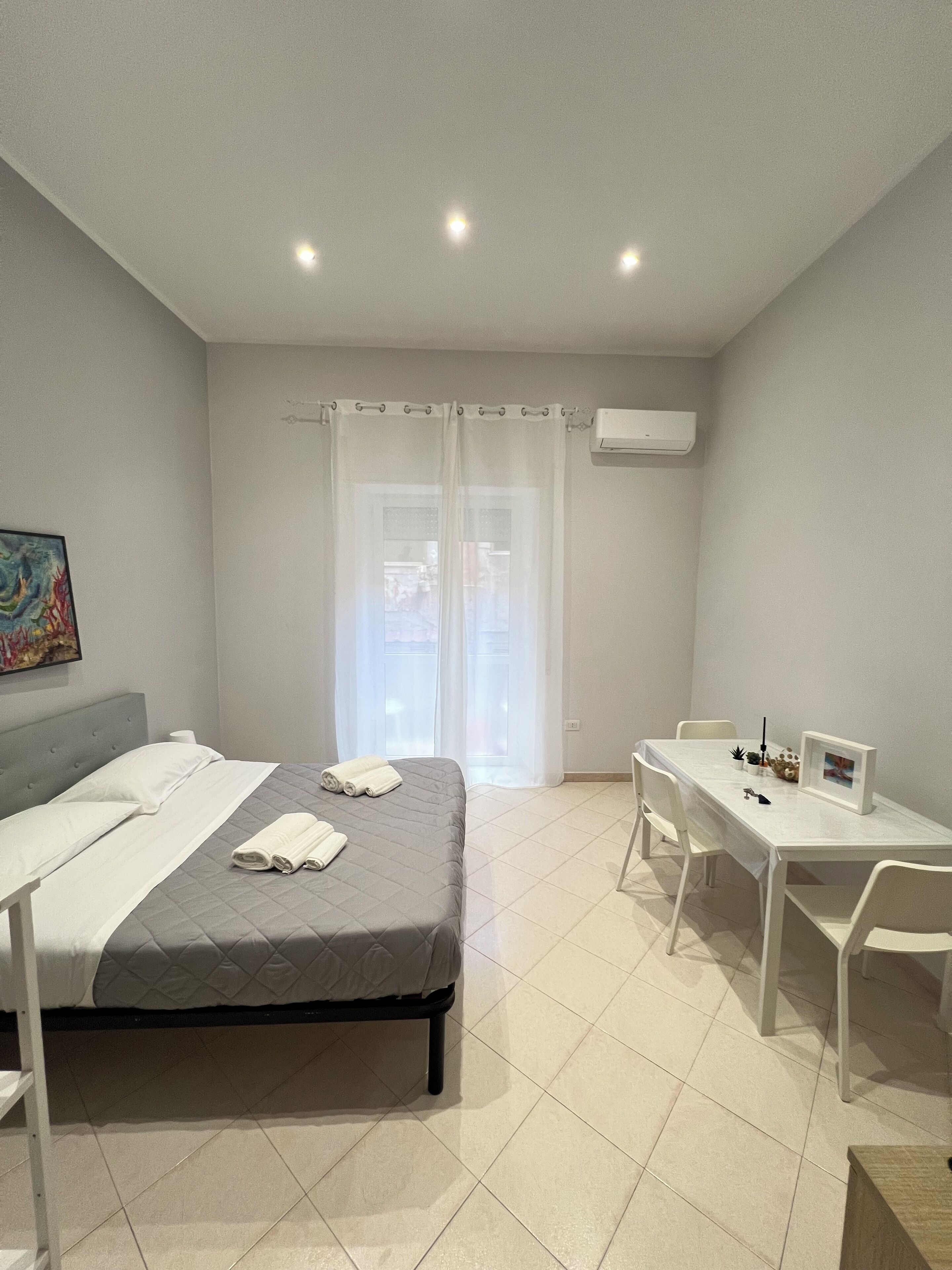 2 عدّة غرف نوم ومكواة/لوح كي وواي فاي مجانًا وملاءات أسرّة