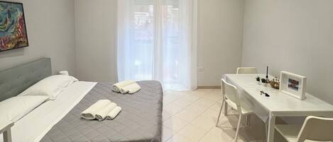 2 chambres, fer et planche à repasser, Wi-Fi gratuit, draps fournis