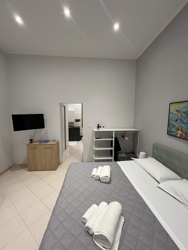 2 bedrooms, iron/ironing board, free WiFi, bed sheets