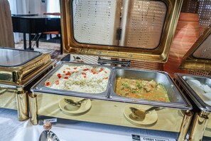 Free daily buffet breakfast