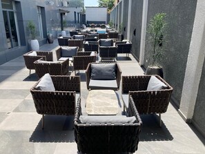 Bar en bord de piscine