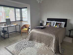 3 makuuhuonetta, silitysrauta/-lauta, Wi-Fi, vuodevaatteet