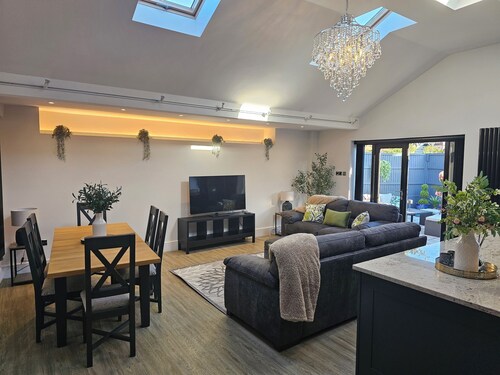 Birkdale Links Lodge - Ideal for golf stays and larger families.