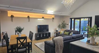 Birkdale Links Lodge - Ideal for golf stays and larger families.