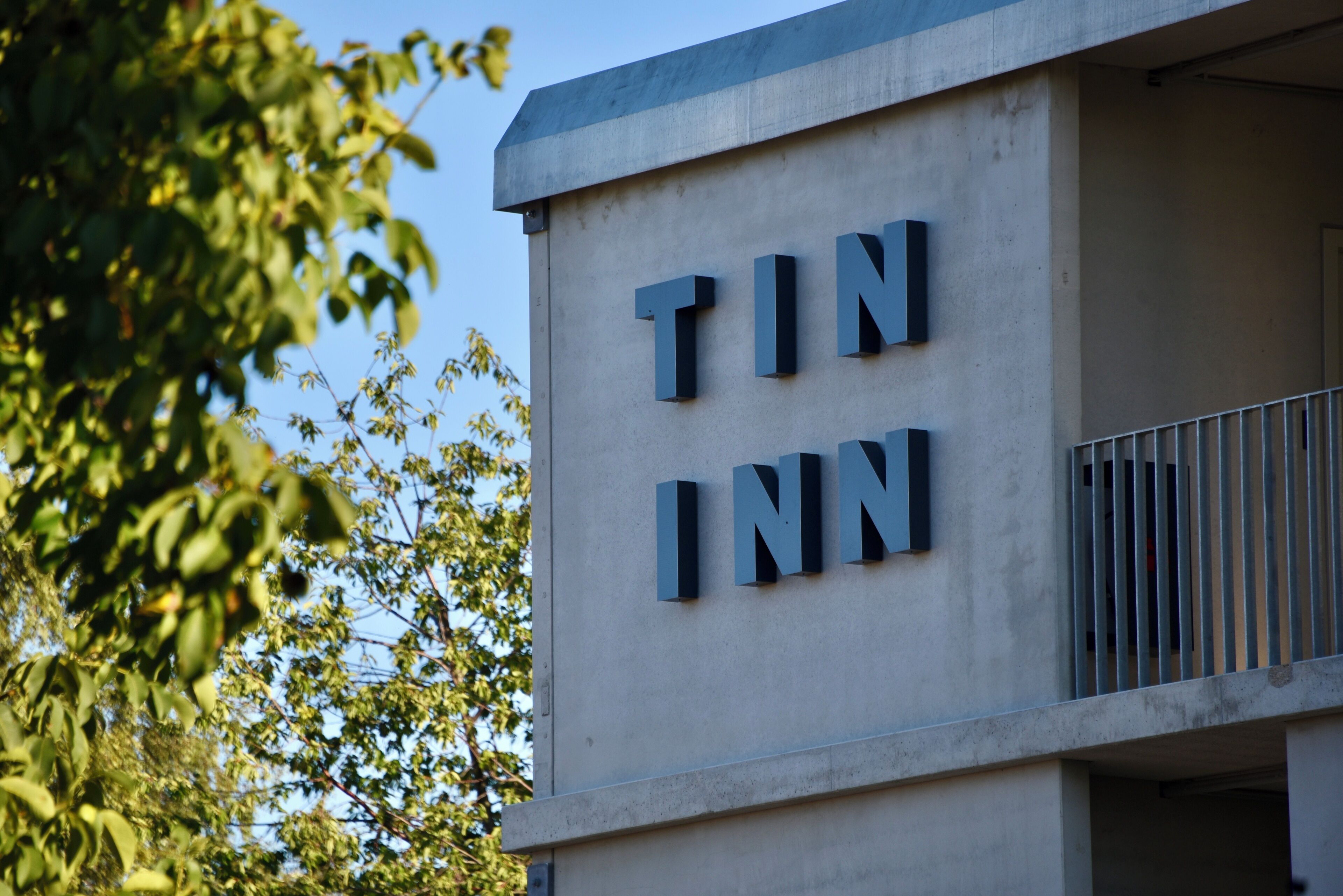A building with the sign "TIN INN" indicating a hotel.