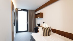 Senior Single Room | Premium bedding, free minibar, individually decorated, laptop workspace - TIN INN Meckenheim (Meckenheim)