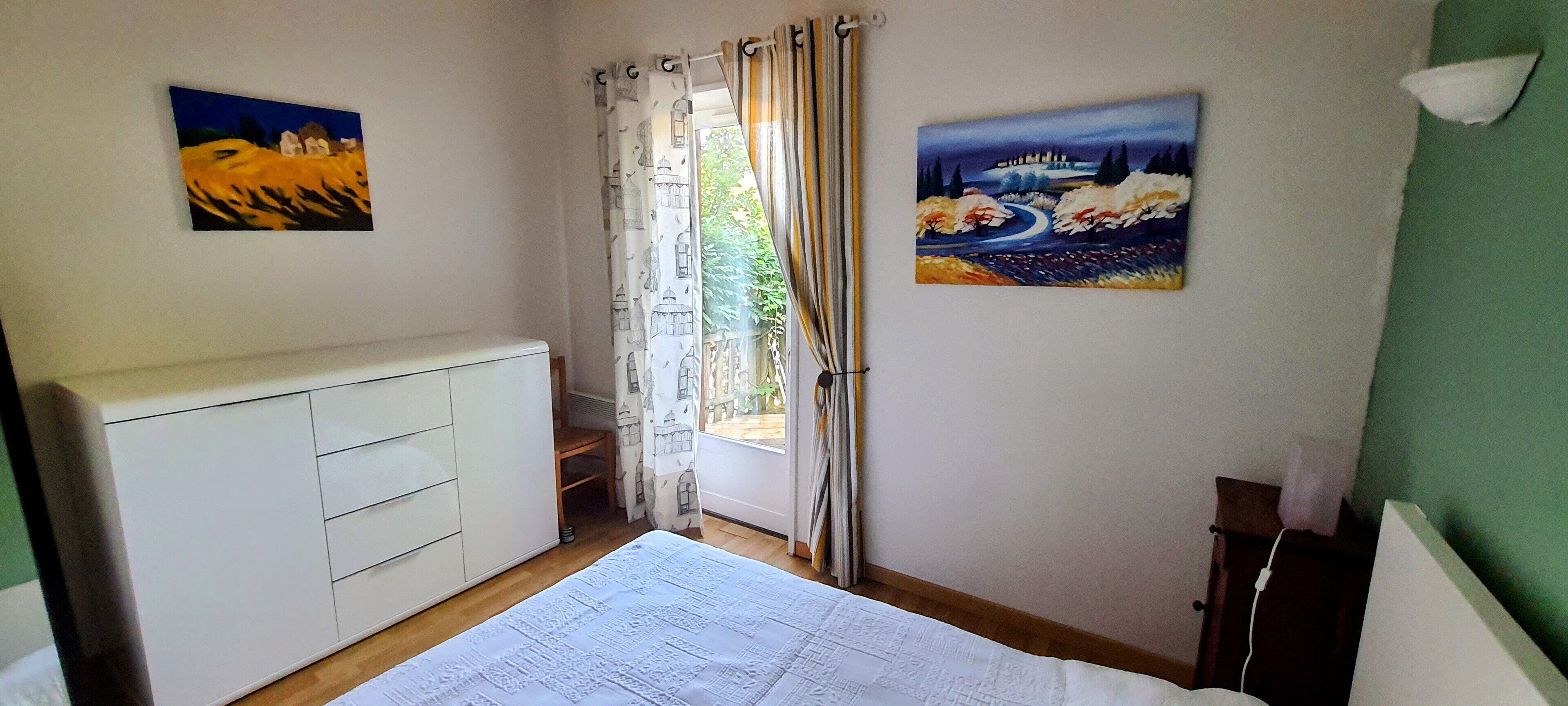 2 bedrooms, iron/ironing board, WiFi (free)