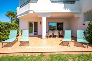 Outdoor dining - Urb. Los Iris, Luxury Apartment with 3 bedrooms (Málaga)