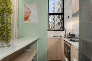 Fridge, microwave, oven, stovetop - Central Sea Point Studio | Rooftop Pool (Cape Town)